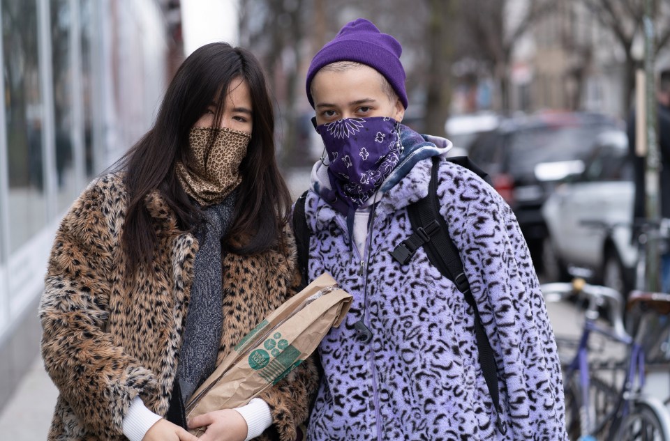 Brits can wear bandanas as a face covering