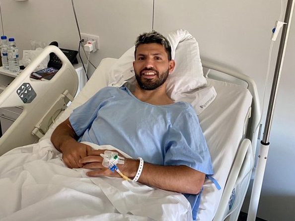  Sergio Aguero shared a picture from his hospital bed after undergoing knee surgery