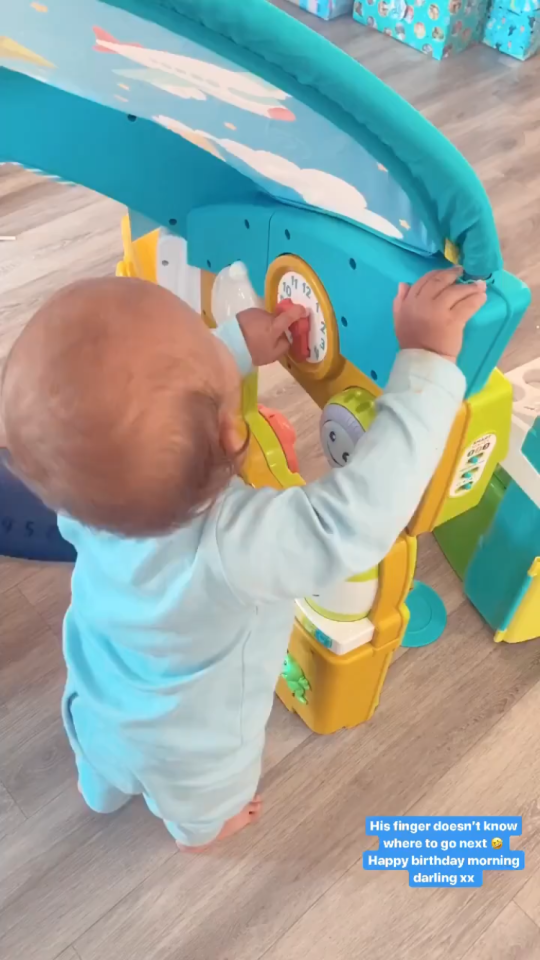 Ronnie also seemed to be enjoying his new kitchen on Mrs Hinch's Instagram Stories