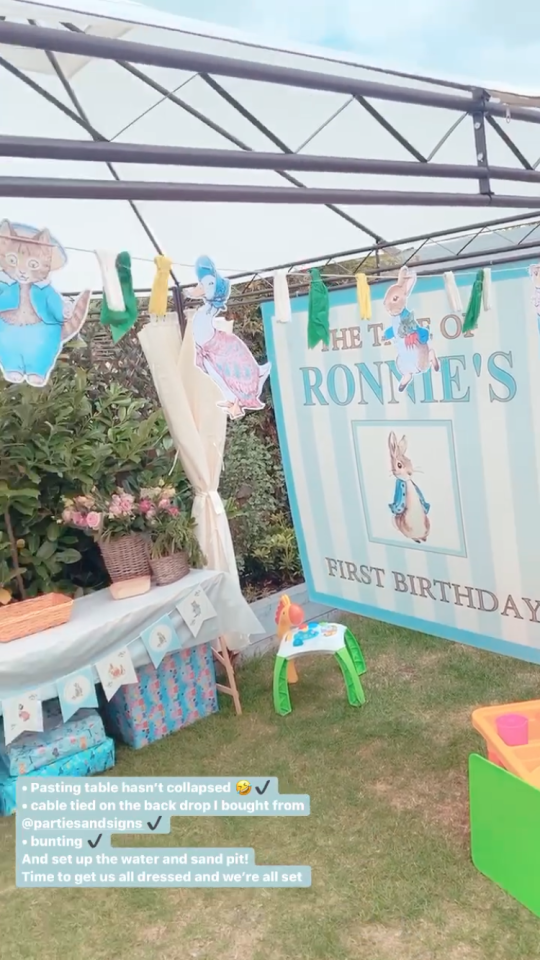 Mrs Hinch put a huge sign dedicated to Ronnie in the garden