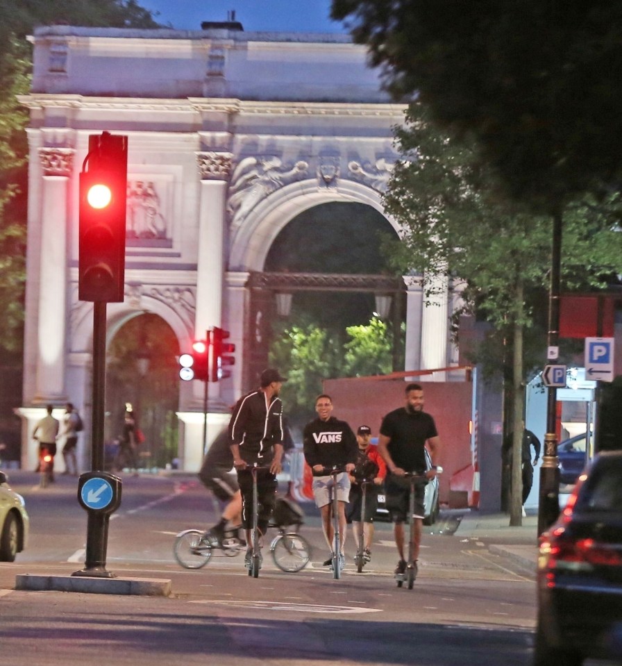  Joshua took in the sights of London, including Marble Arch