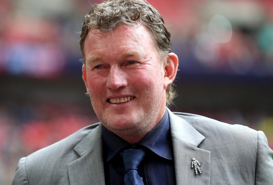  Dave Beasant's decent club form saw him called up to replace injured David Seaman at Italia 90