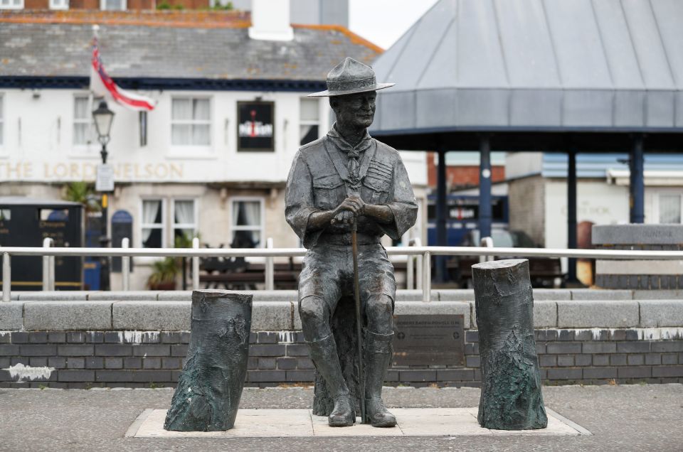 The statue of Baden-Powell is situated on the seafront in Poole harbour