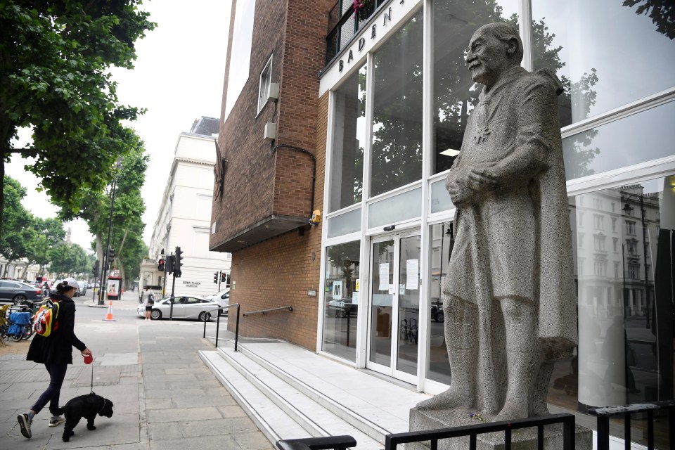 There is another statue of Baden-Powell in London