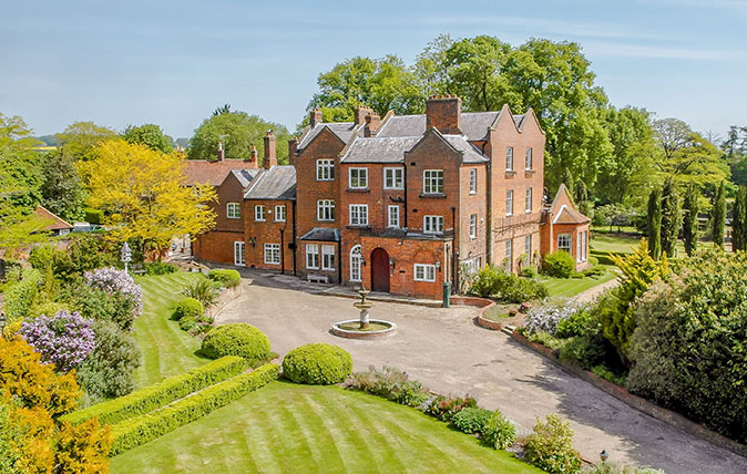  Rupert Grint owns a seriously impressive palatial home in the English countryside