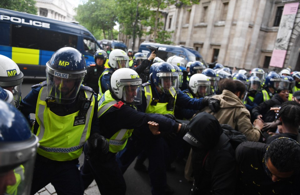 Police tried to keep both groups apart after a day of protesting