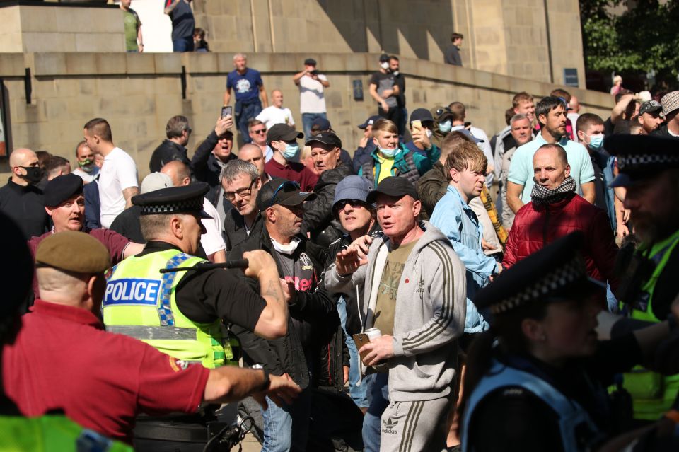  Around 400 people gathered to 'protect' a war memorial