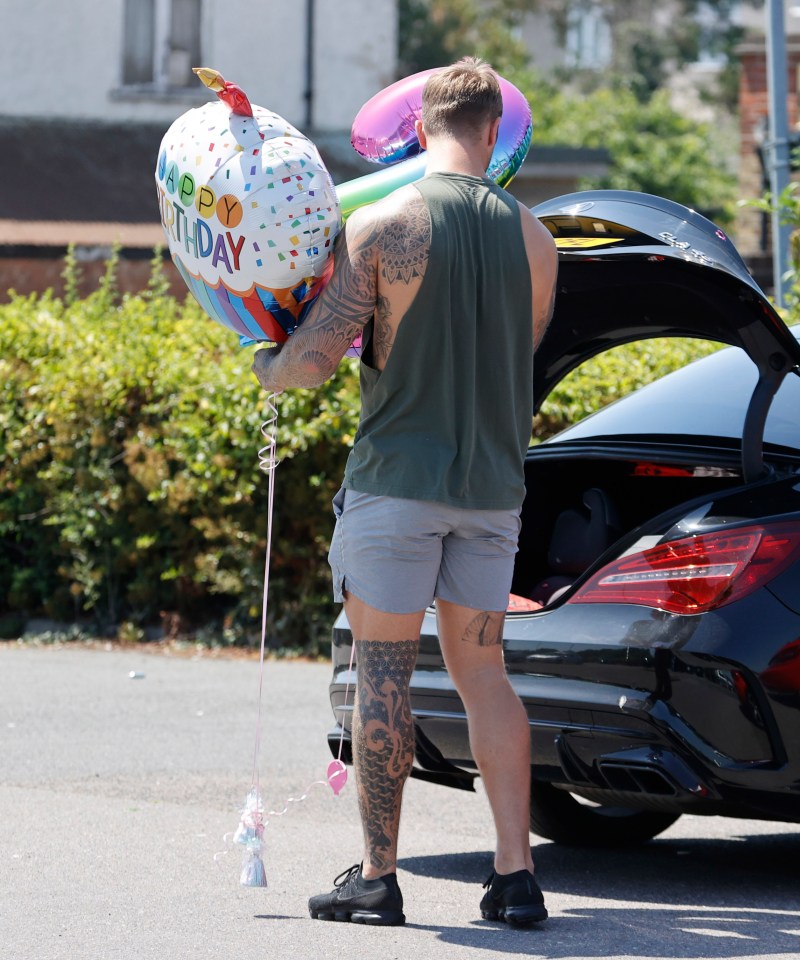  He loaded up his car with balloons for his daughter Mia