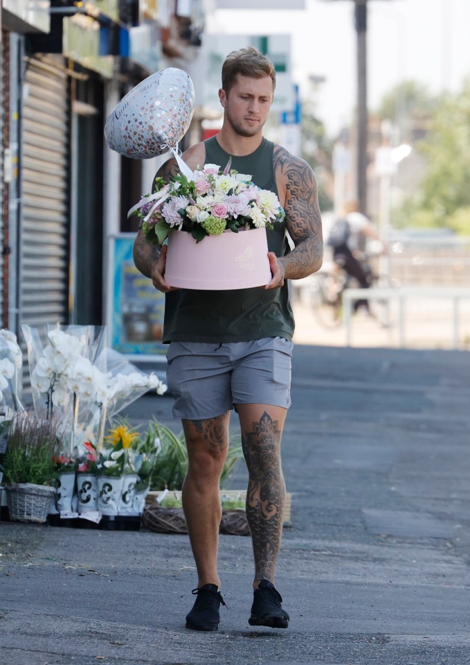  Dan Osborne, 29, loaded up his car with an amazing bouquet of flowers for wife Jacqueline Jossa