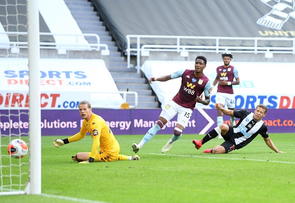  Dwight Gayle scored moments after coming off the bench as Newcastle drew 1-1 with Aston Villa