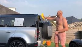  Fury washes his Land Rover Defender