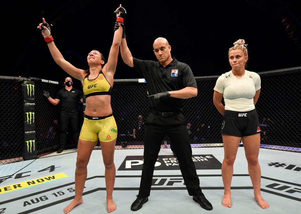 Paige VanZant (right) lost what is expected to be her final UFC fight to Amanda Ribas