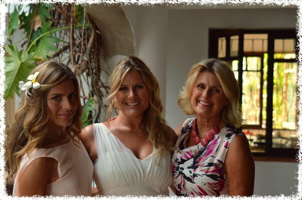 Zoe with her sister Kathryn and mum