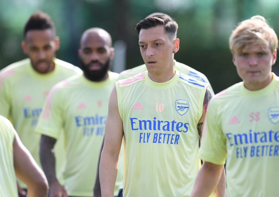 Fenerbahce want to sign Mesut Ozil on loan 