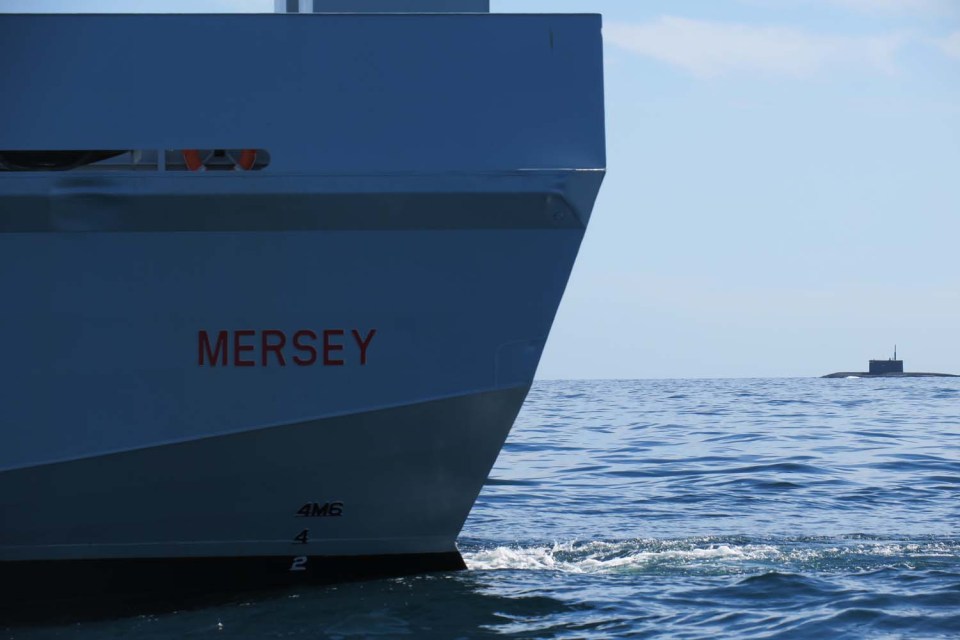 HMS Mersey shadows the Russian Kilo-class submarine Krasnodar