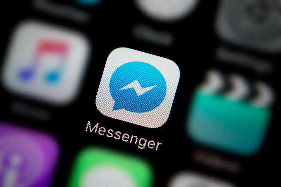 Facebook is testing a feature that would allow Facebook users to ping messages to their pals on WhatsApp