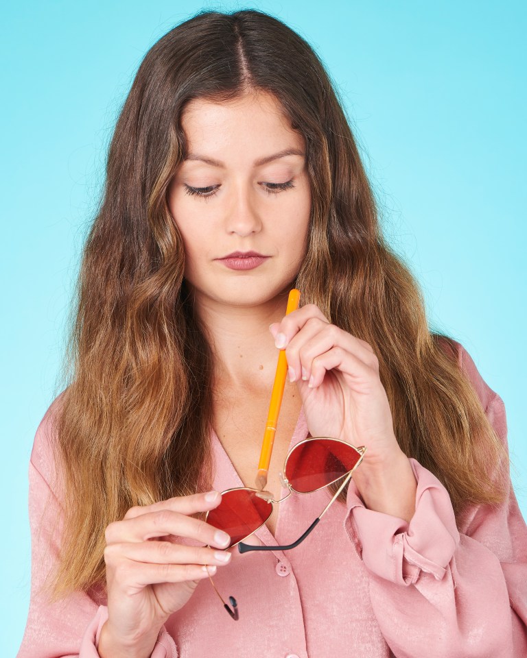 Apply contour powder to the nose pads on your sunglasses