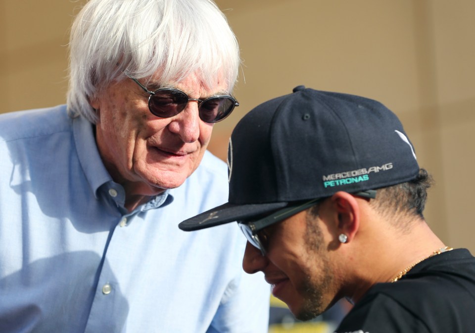  Ecclestone shares a thought with Lewis Hamilton