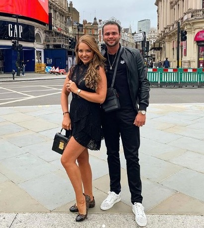 Chloe posed for a photo with her new fiance