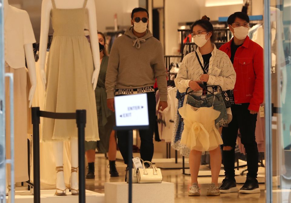 Wearing masks in shops will become mandatory from Friday morning