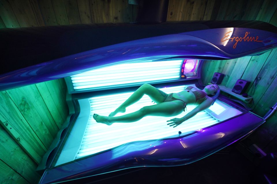 Ieassha Mcqueen enjoyed her fist sunbed session in three months