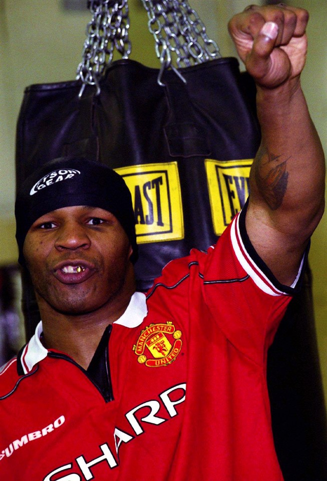 Mike Tyson trained for one fight in Las Vegas in 2000 wearing a Man Utd shirt