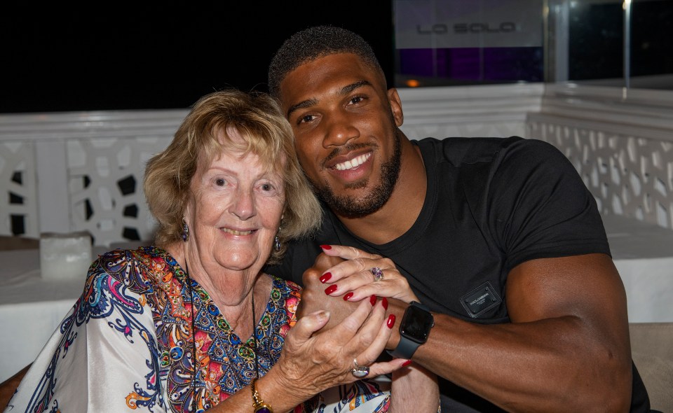 Anthony Joshua took time out of his holiday to meet one delighted fan at La Sala restaurant and bar