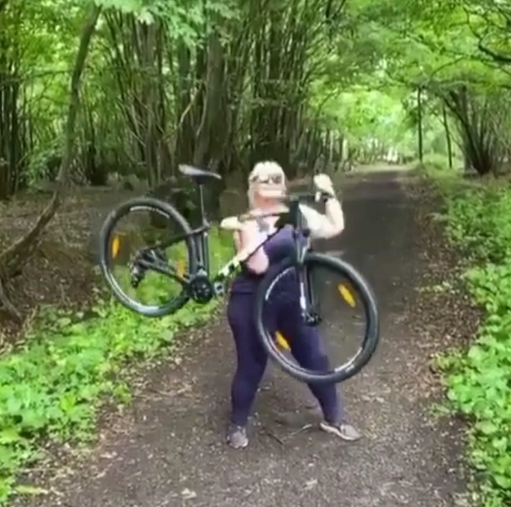 Gemma showed off her strength by weightlifting her bike