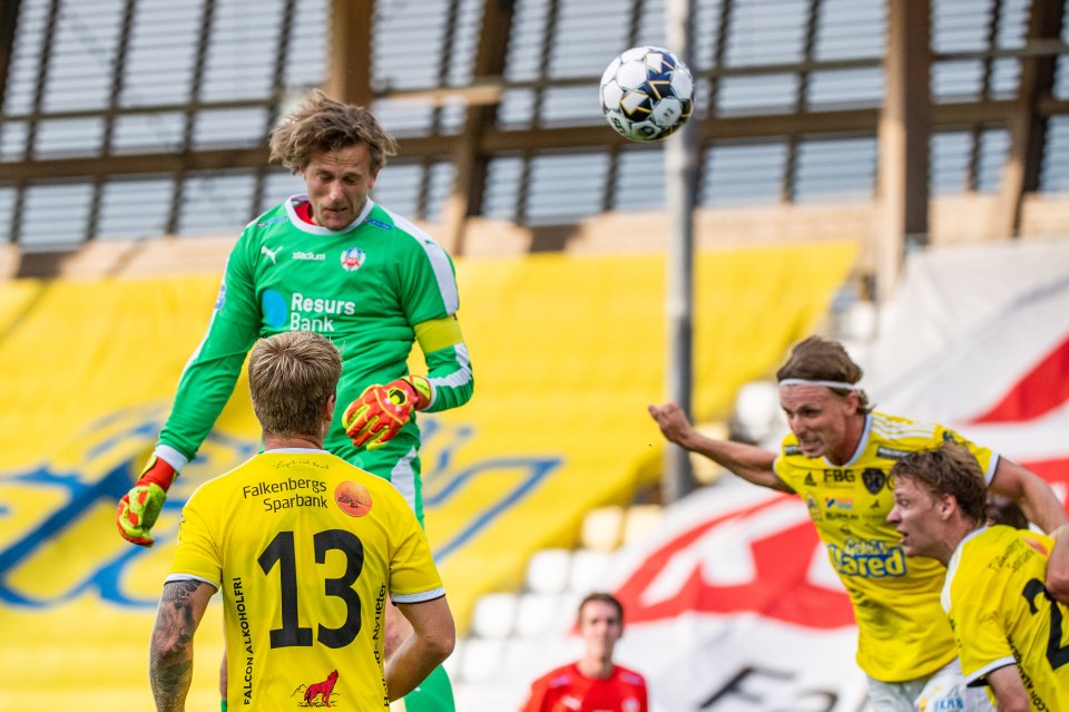 Ex-Manchester United goalkeeper Anders Lindegaard grabbed a 'Fergie Time' equaliser for Helsingborgs on Sunday