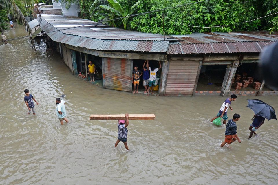 People flee the floods with what items they can salvage