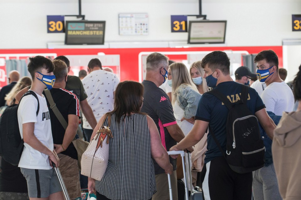 British tourists rush back home as quarantine for people arriving from Spain is imposed in the UK