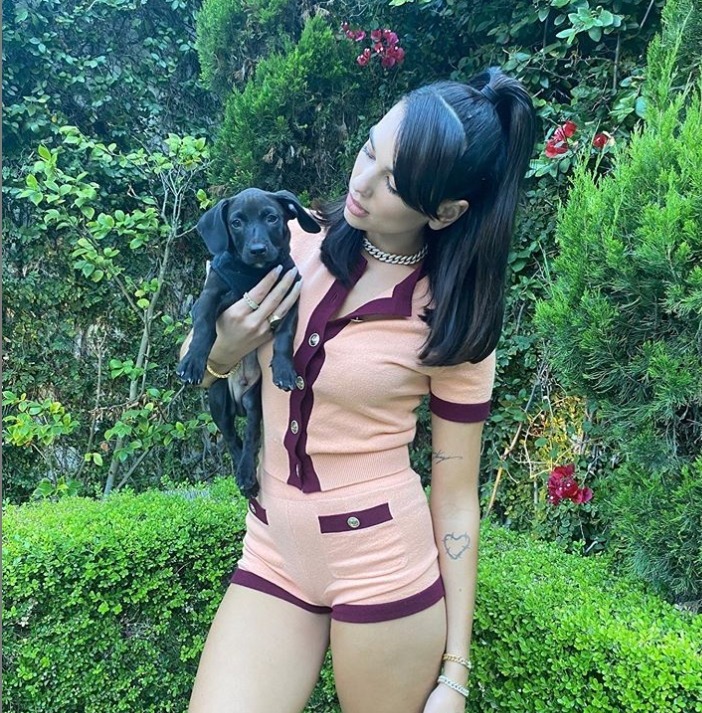 Dua Lipa took some adorable snaps with her pet puppy