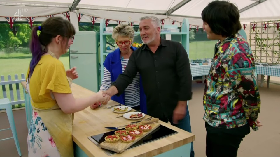 Finalist Kim-Joy shakes hands with Paul Hollywood in 2018