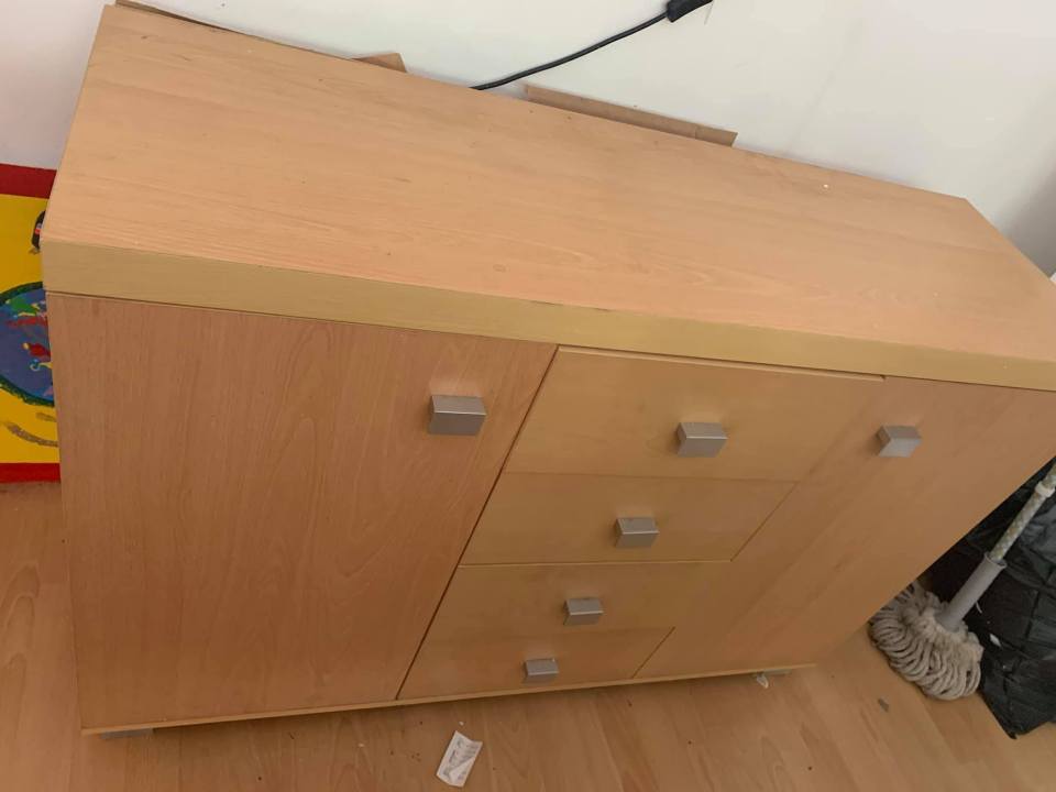 Mum Lisa shared a snap of some bland wooden drawers which were looking a little tired 