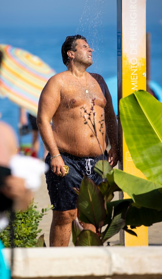 Arg made sure to wash off all the sea water when he finished his spot of exercise