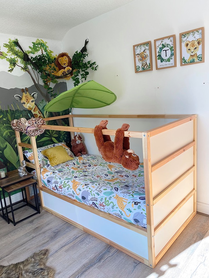 The bed is a jungle-lover's dream, with a capony leaf over the top