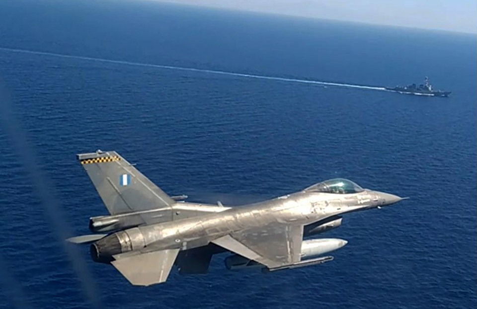 A joint Greek-US aeronautical exercise is held in the sea area south of Crete Island as tensions simmer