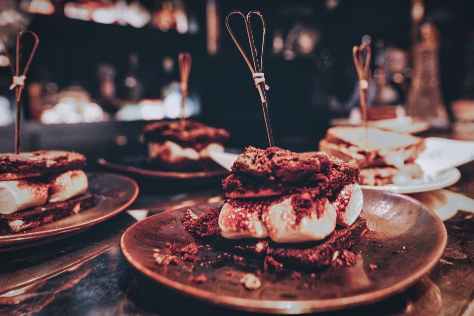 After working up an appetite on the tour, you get to enjoy drinks and snacks at a charming Covent Garden bar