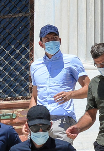 The star wore a shirt and baseball cap as he left court