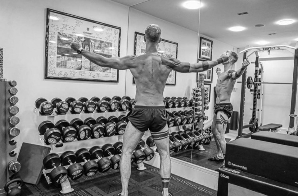 Joe Hart looks absolutely shredded after hitting the gym