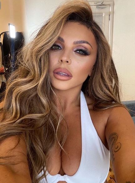 The Little Mix star looked sensational in her latest sultry selfie