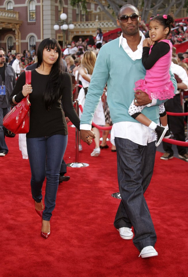 Kobe, Vanessa and daughter Natalia attend the 'Pirates of the Caribbean: At World's End' film premiere at Disneyland in 2007