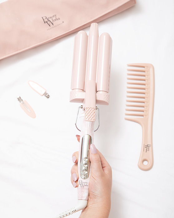 The ceramic curler gives your hair a gorgeous shine 