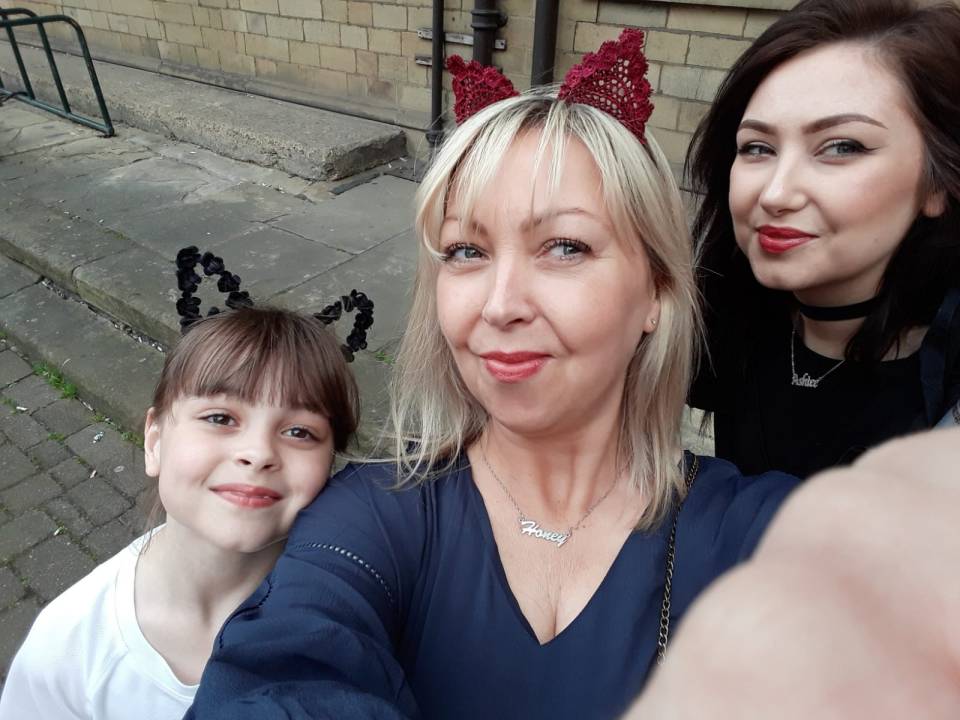 The schoolgirl was at the concert with her mum, middle, and older sister Ashlee Bromwich (right)