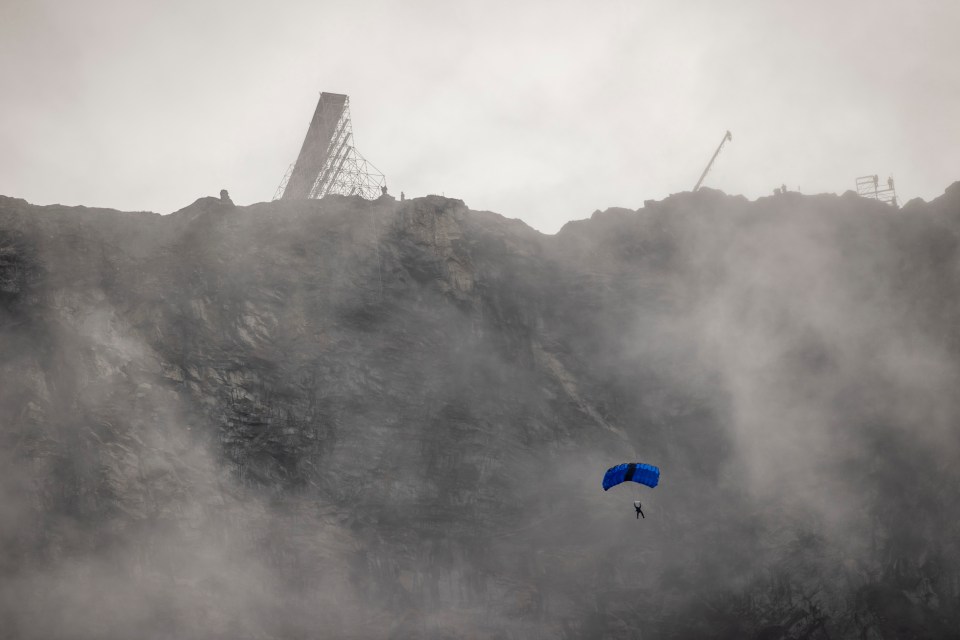 He jumped from the top of Helsetkopen mountain in Norway