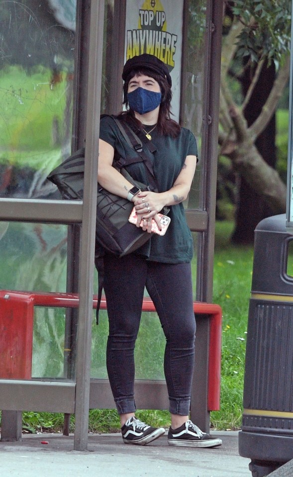 Tom Cruise's daughter Bella was spotted at the bus stop in Croydon