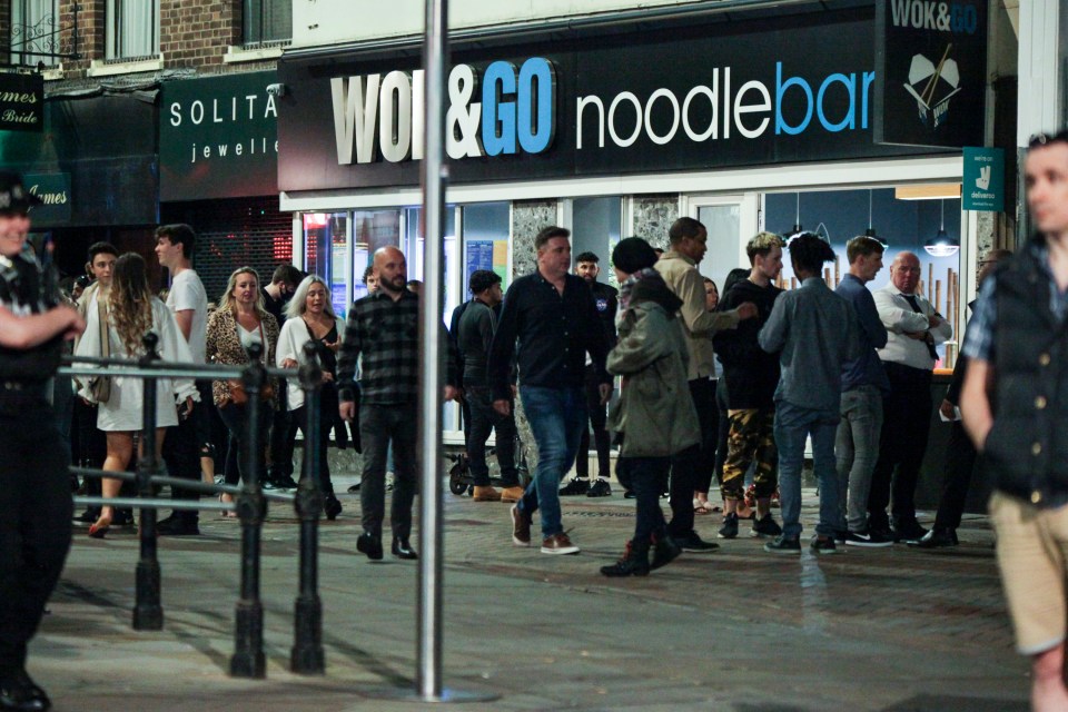  Crowds descended on Nottingham for one last blow out