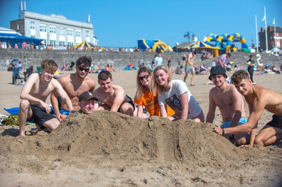 This big group of pals from Cardiff University spent the day on Barry Island together, despite the new gathering ban