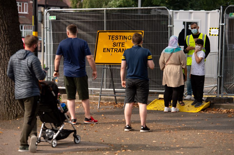 More people queue for a test in Sutton Coldfield, Birmingham