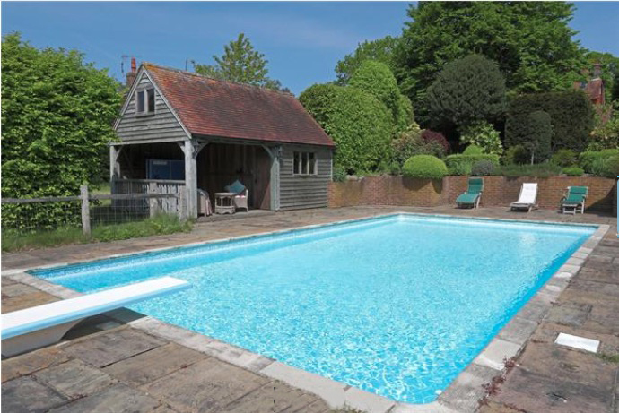 Woody and Nelly can enjoy a splash about in their swimming pool